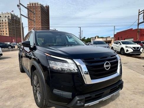Certified 2022 Nissan Pathfinder SL w/ SL Premium Package FWD image 3