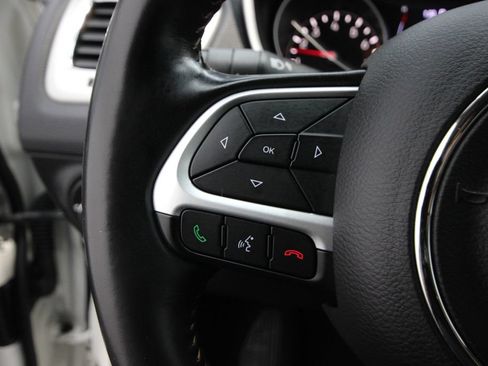 Used 2020 Jeep Compass Latitude AWD/4WD image 16