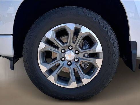 Used 2024 Chevrolet Silverado 1500 High Country w/ Technology Package AWD/4WD image 8