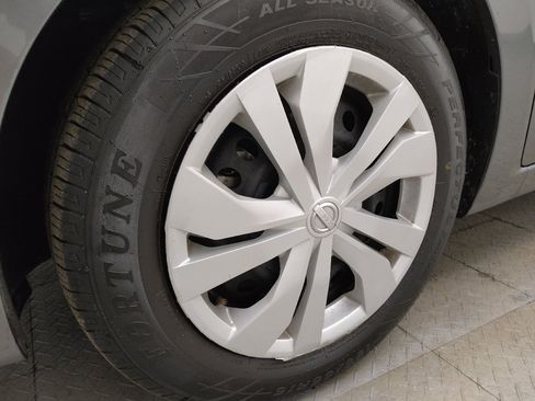 Used 2025 Nissan Versa S FWD image 31