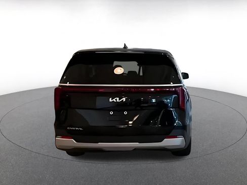 Used 2026 Kia Carnival FWD image 10