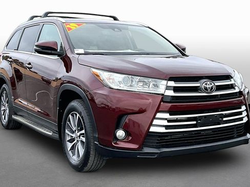 Used 2019 Toyota Highlander XLE image 10