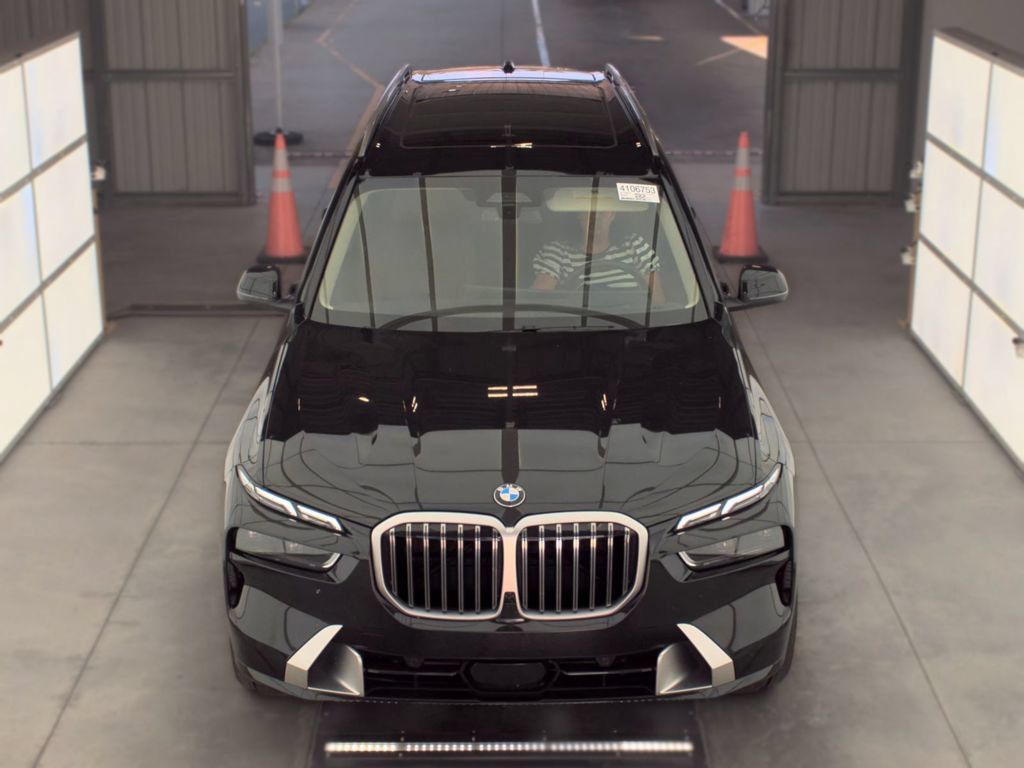 Used 2026 BMW X7 xDrive40i AWD/4WD image 2