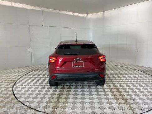 Used 2024 Chevrolet Trax RS w/ Driver Confidence Package FWD image 18