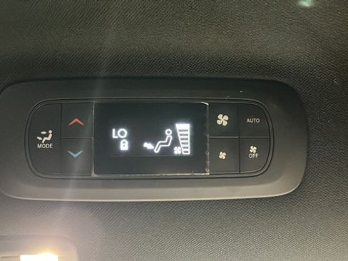 Used 2023 Chrysler Pacifica Limited w/ S Appearance Package FWD image 42