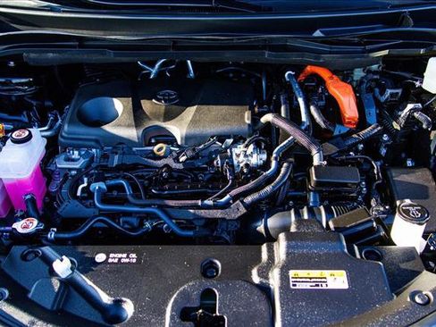 Used 2025 Toyota Sienna Platinum image 29