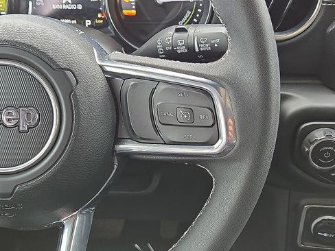 Used 2023 Jeep Wrangler Unlimited Sahara image 20