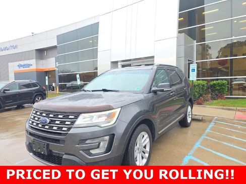 Used 2017 Ford Explorer XLT w/ Equipment Group 201A image 8
