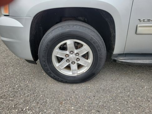 Used 2013 GMC Yukon SLE AWD/4WD image 12