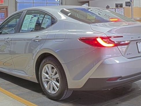 Used 2025 Toyota Camry LE image 3