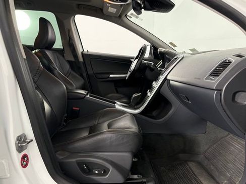 Used 2017 Volvo XC60 T6 Dynamic w/ Advanced Package image 27