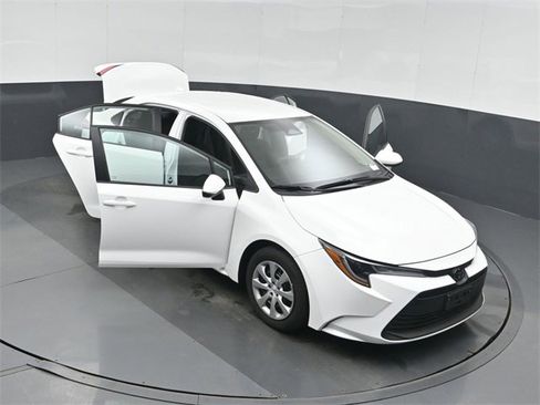 Used 2025 Toyota Corolla LE image 51