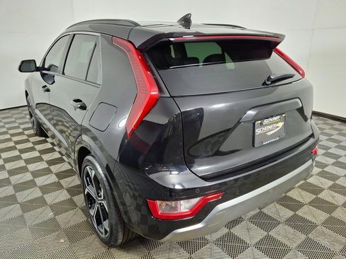 Used 2023 Kia Niro EX Touring image 3