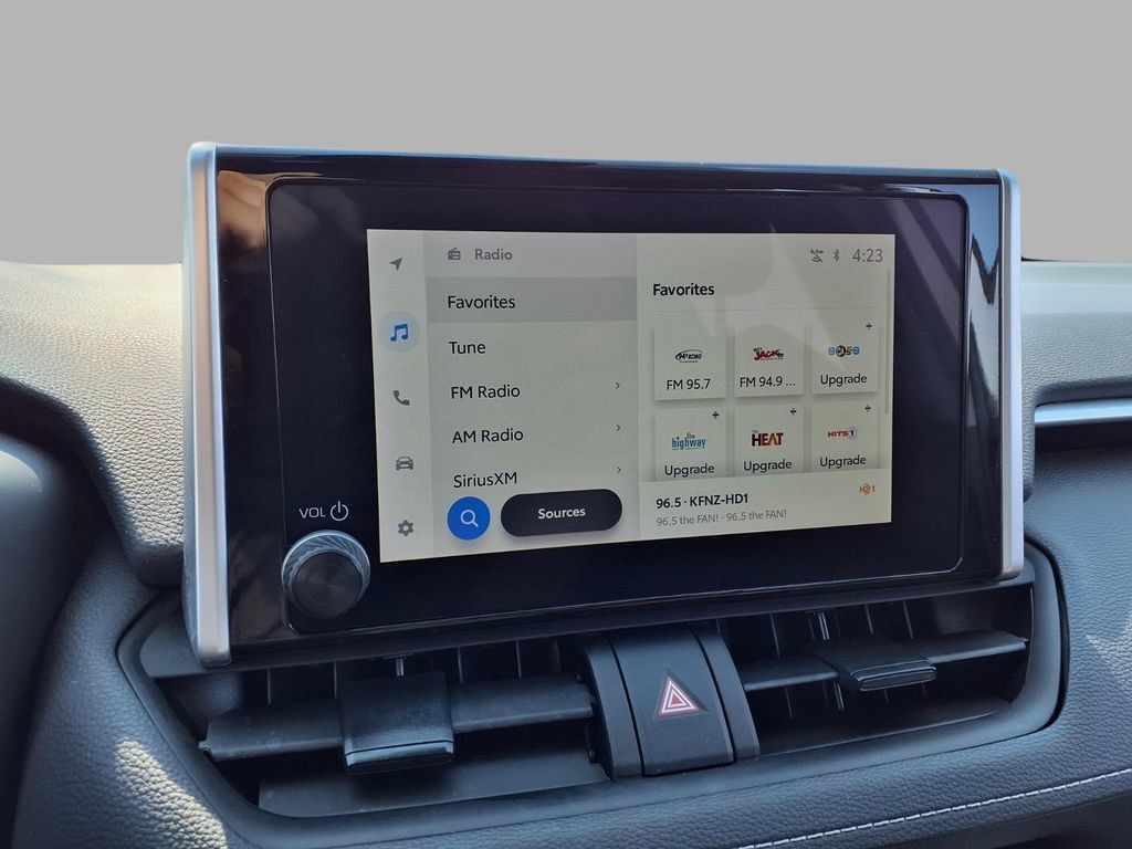Used 2025 Toyota RAV4 XLE FWD image 5