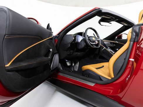 Used 2024 Ferrari Roma Spider image 31