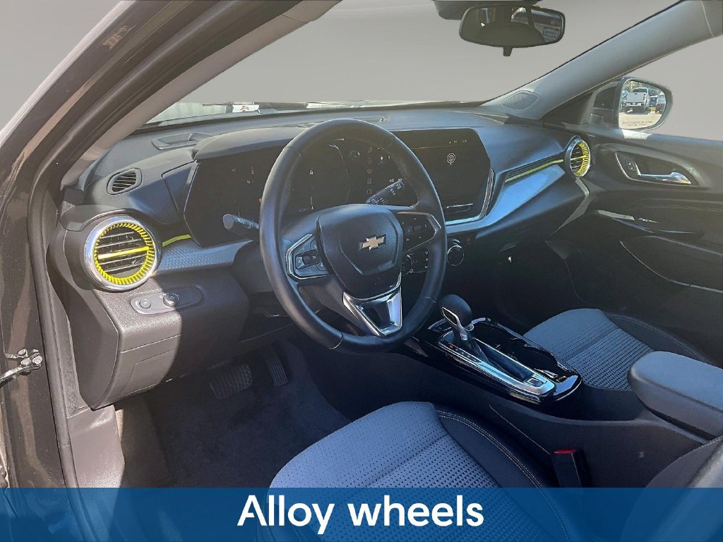 Used 2025 Chevrolet Trax LT w/ Driver Confidence Package FWD image 22