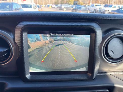 Used 2022 Jeep Wrangler Sport image 12