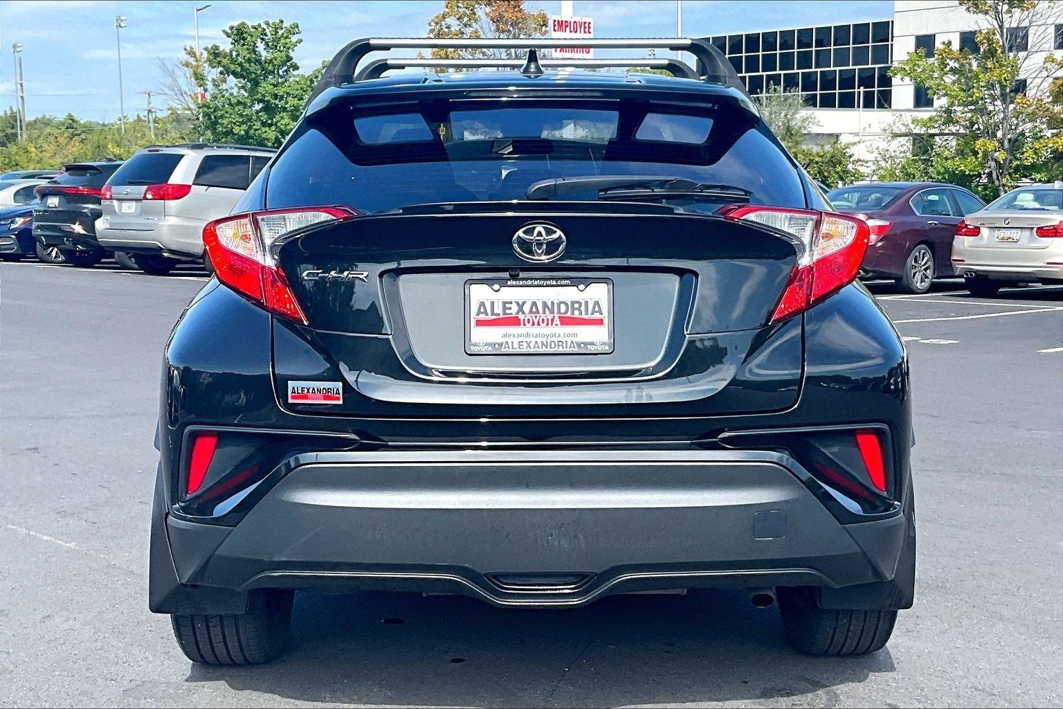 Used 2022 Toyota C-HR XLE FWD image 4
