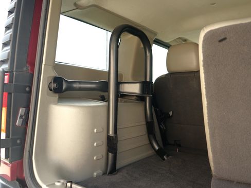 Used 2004 HUMMER H2 w/ Preferred Equipment Group AWD/4WD image 39