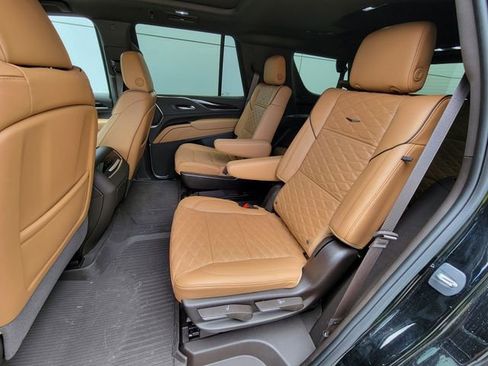 Used 2023 Cadillac Escalade Sport AWD/4WD image 5