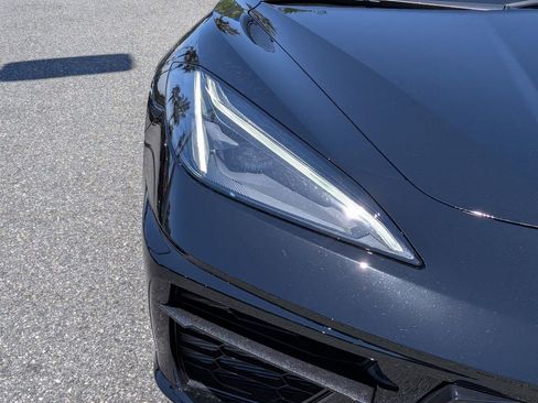 Used 2022 Chevrolet Corvette Stingray Coupe w/ Z51 Performance Package RWD image 9