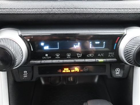 Used 2024 Toyota RAV4 LE AWD/4WD image 21
