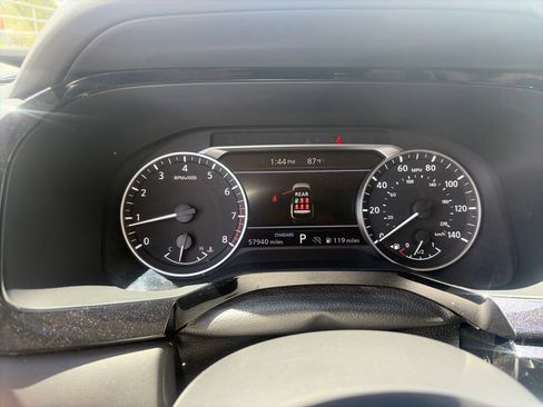 Used 2024 Nissan Pathfinder SV FWD image 27