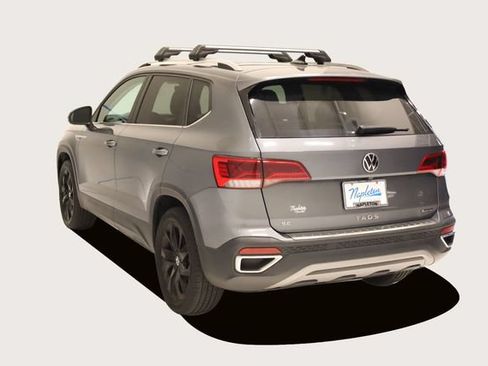 Used 2023 Volkswagen Taos SE w/ Panoramic Sunroof Package AWD/4WD image 9