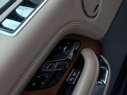 Used 2019 Land Rover Range Rover Long Wheelbase Supercharged image 17