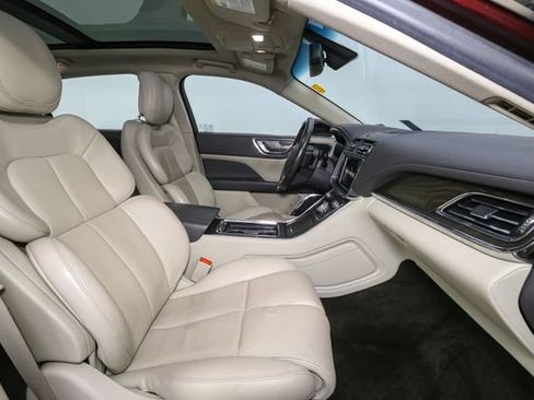 Used 2018 Lincoln Continental Select image 16