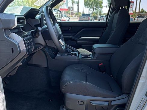 Used 2025 Toyota 4Runner SR5 AWD/4WD image 28
