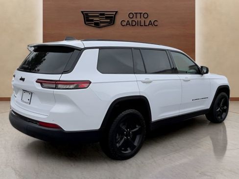 Used 2022 Jeep Grand Cherokee L Laredo image 5