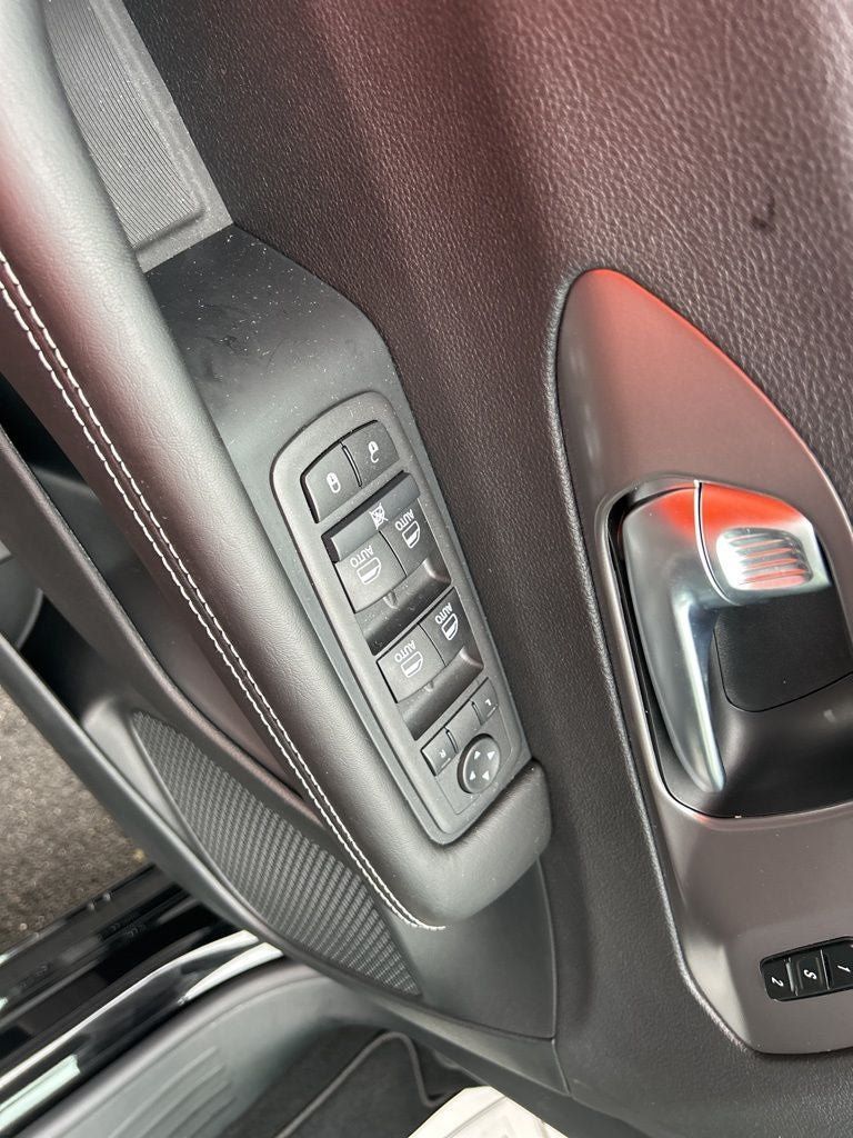 New 2026 Chrysler Pacifica Select w/ S Appearance Package AWD/4WD image 9