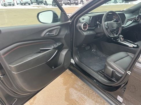 Used 2025 Chevrolet Trax RS w/ Driver Confidence Package image 9