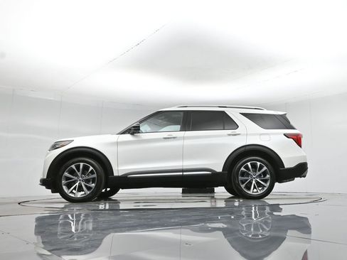 Certified 2025 Ford Explorer Platinum w/ Ultimate Package image 8