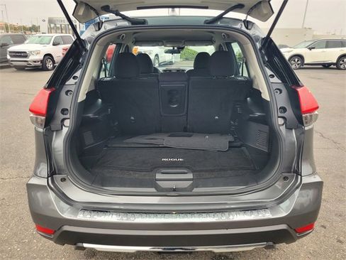 Used 2020 Nissan Rogue S image 11