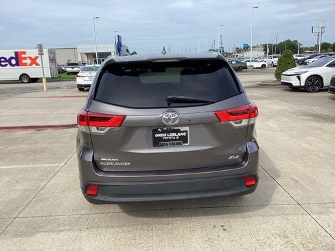 Used 2017 Toyota Highlander XLE FWD image 6