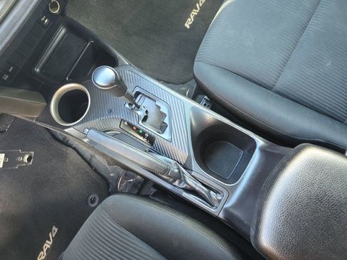 Used 2014 Toyota RAV4 LE image 23