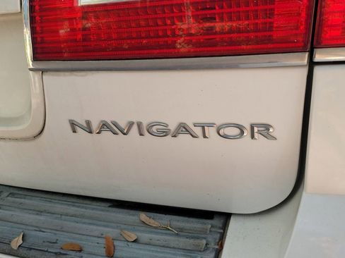 Used 2014 Lincoln Navigator 2WD image 20