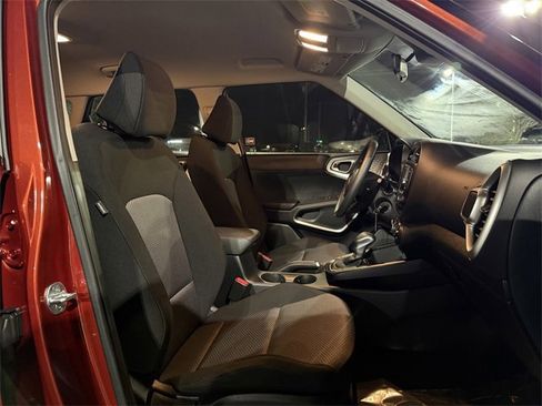 Used 2022 Kia Soul LX w/ Technology Package image 19