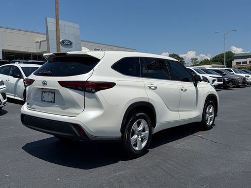 Used 2021 Toyota Highlander L FWD image 4
