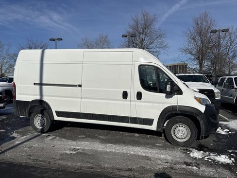 Used 2024 RAM ProMaster 2500 image 3