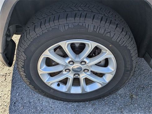 Used 2015 Jeep Grand Cherokee Laredo w/ Quick Order Package 23E image 9