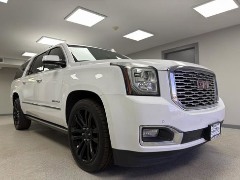 Used 2020 GMC Yukon XL Denali w/ Denali Ultimate Package AWD/4WD image 4
