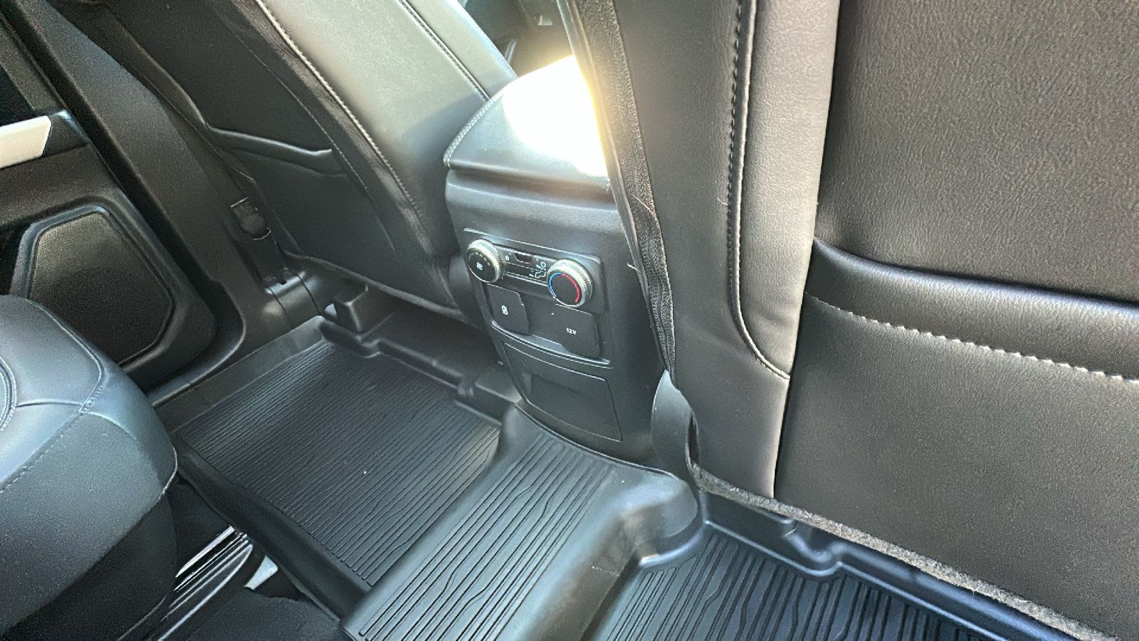 Used 2022 Ford Explorer XLT w/ Equipment Group 202A AWD/4WD image 28
