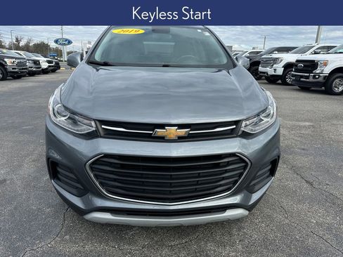 Used 2019 Chevrolet Trax LT w/ LT Convenience Package image 11