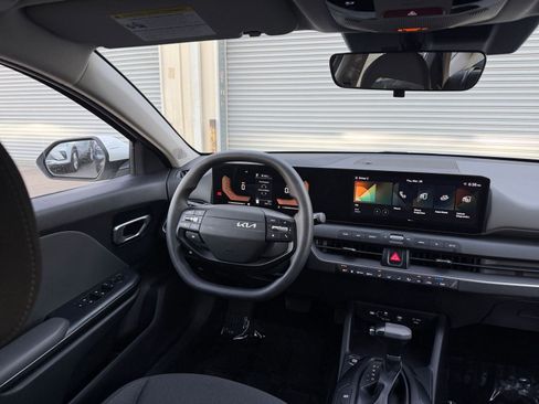 Used 2025 Kia K4 LXS image 33