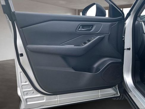 Used 2024 Nissan Rogue S image 19