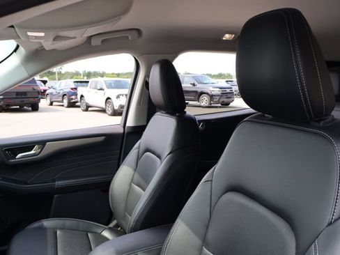 Used 2022 Ford Escape SEL w/ Technology Package AWD/4WD image 12