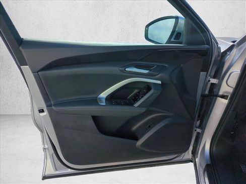 Used 2025 Audi Q5 Premium w/ Convenience Package image 11